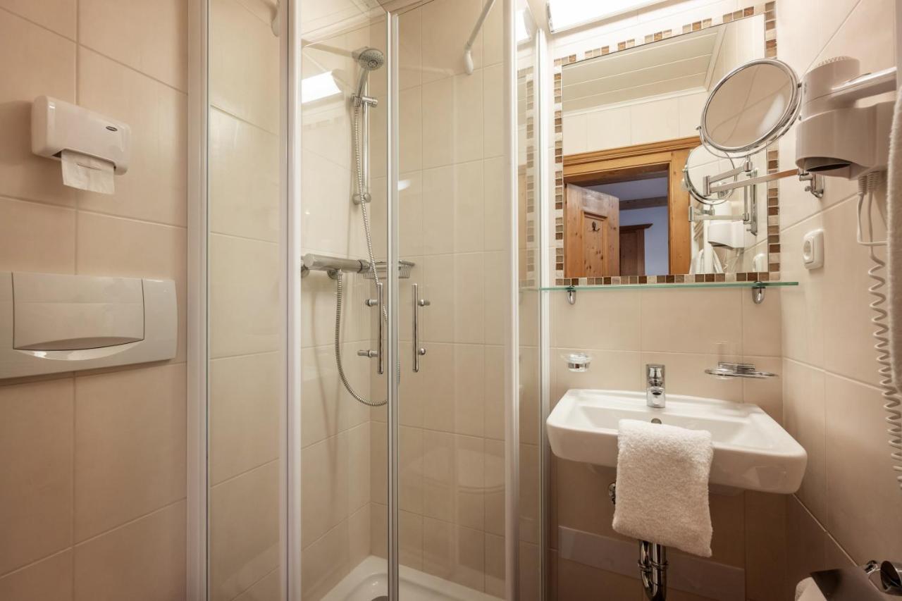 Hotel Schmiedboden โอแบร์นดอร์ฟ อิน ทิโรล ภายนอก รูปภาพ