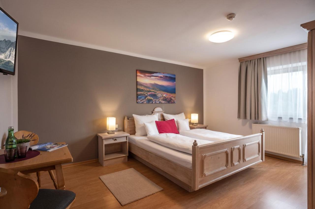 Hotel Schmiedboden โอแบร์นดอร์ฟ อิน ทิโรล ภายนอก รูปภาพ
