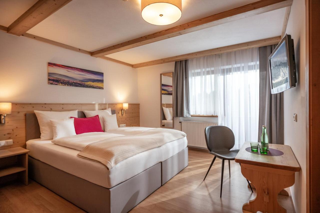 Hotel Schmiedboden โอแบร์นดอร์ฟ อิน ทิโรล ภายนอก รูปภาพ