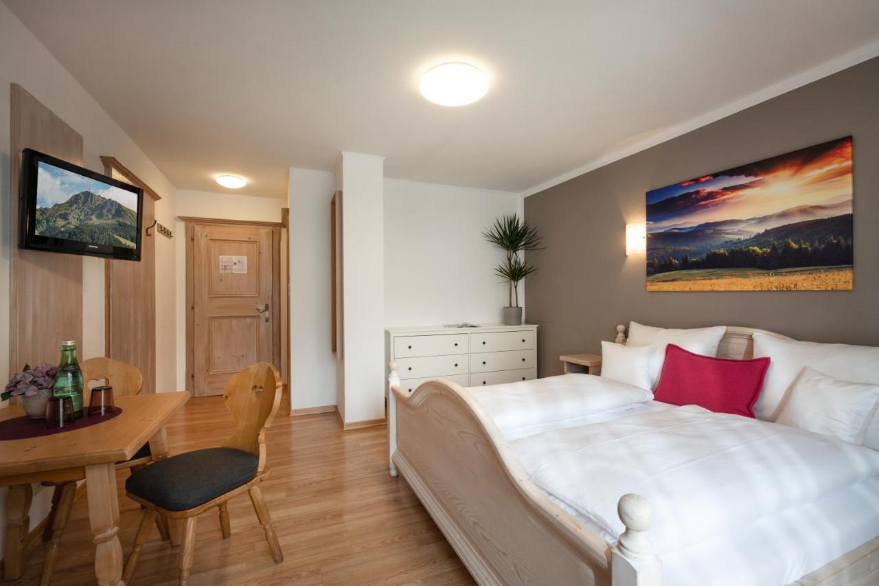 Hotel Schmiedboden โอแบร์นดอร์ฟ อิน ทิโรล ภายนอก รูปภาพ