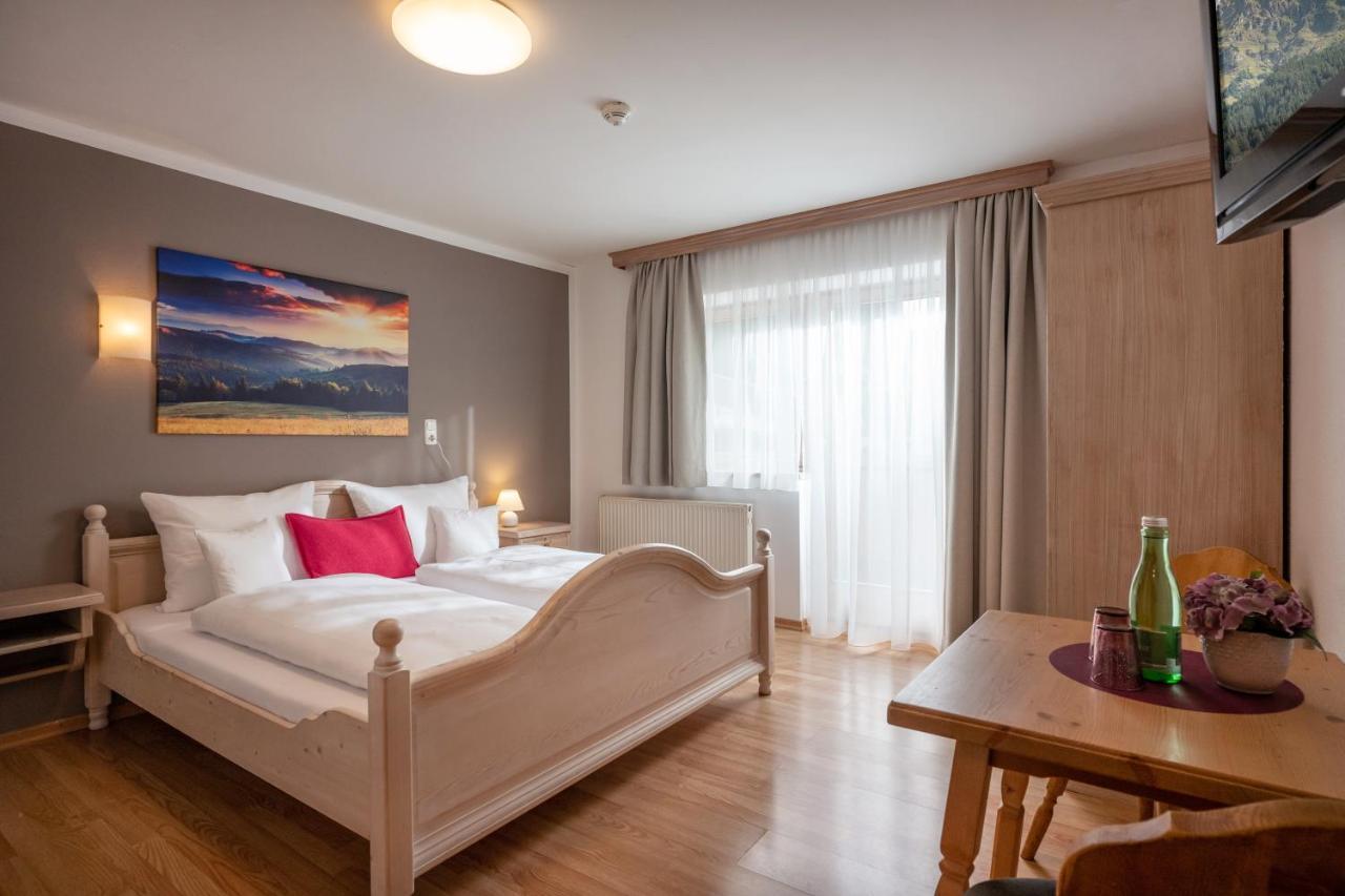 Hotel Schmiedboden โอแบร์นดอร์ฟ อิน ทิโรล ภายนอก รูปภาพ