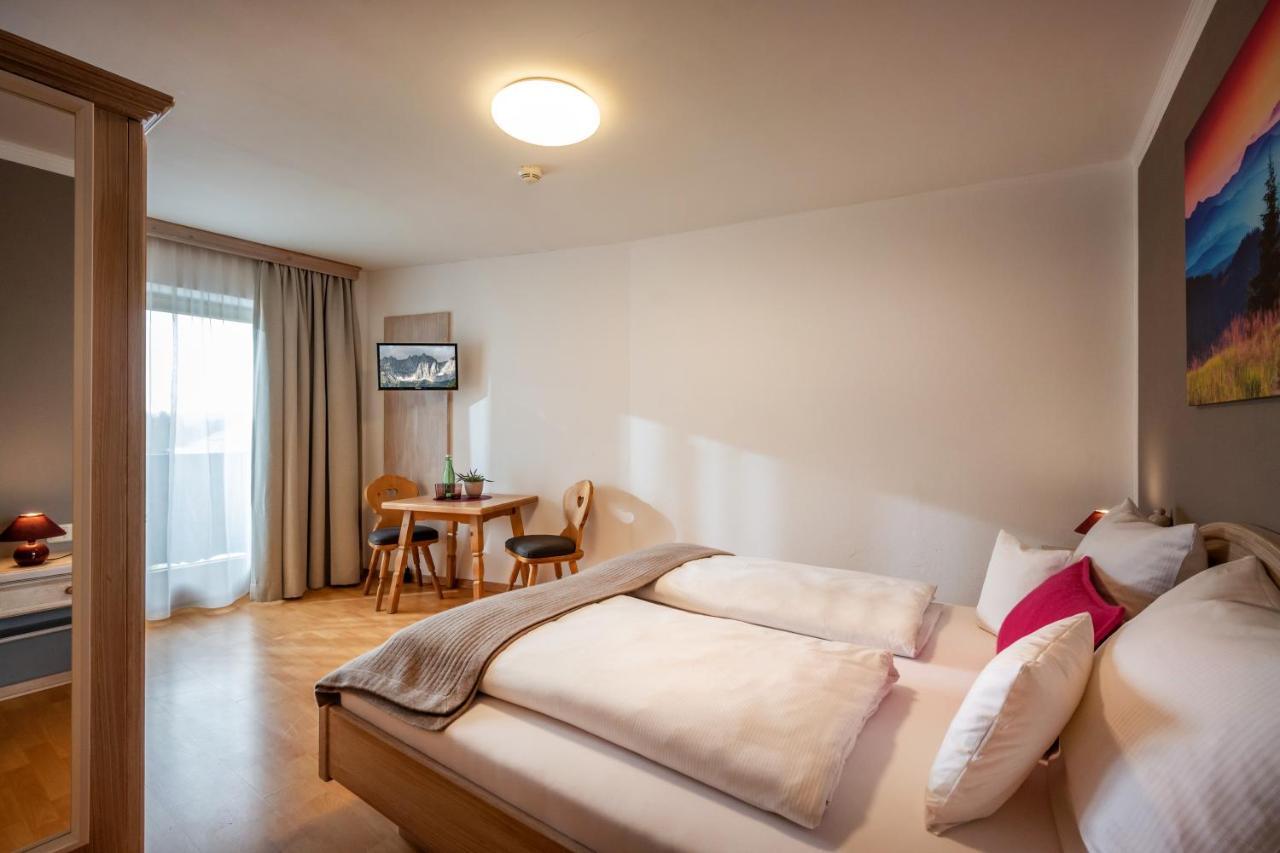 Hotel Schmiedboden โอแบร์นดอร์ฟ อิน ทิโรล ภายนอก รูปภาพ