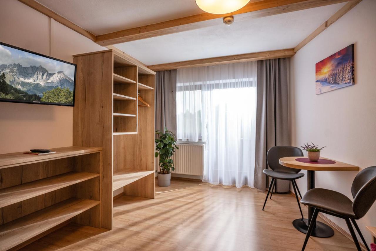 Hotel Schmiedboden โอแบร์นดอร์ฟ อิน ทิโรล ภายนอก รูปภาพ
